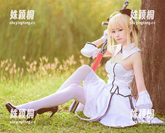 深入Arty亚缇的世界：高清写真展现御姐的优雅与气质