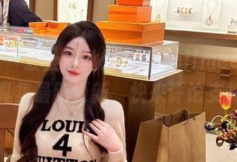 微密圈 – 爱上黑丝的我：Callmecandy写真集最新更新，快来评论支持！