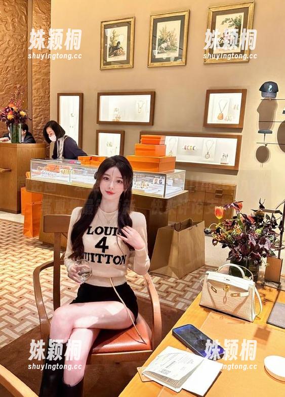 Callmecandy 微密圈 - 爱上黑丝的我:Callmecandy写真集最新更新,快来评论支持!
