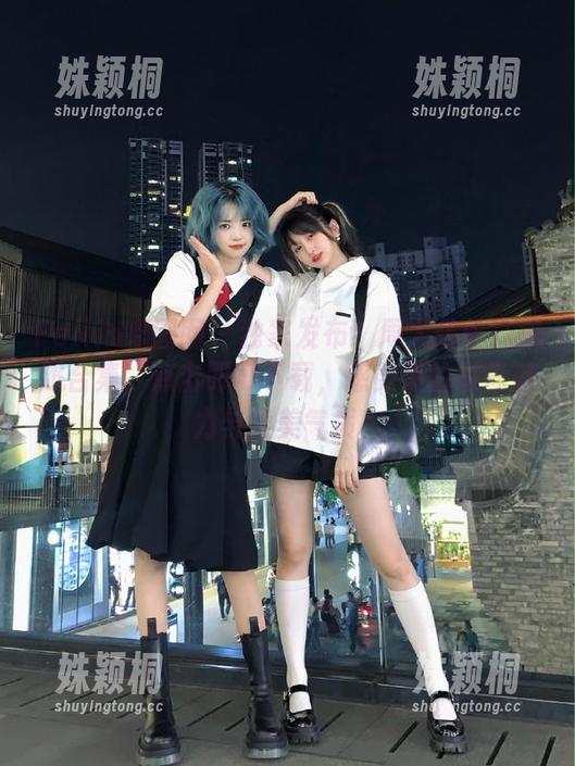 Feilin嗲囡囡 - 独家发布！周大萌丝袜美照合集，点击即可下载，感受她的时尚魅力与柔美气质！