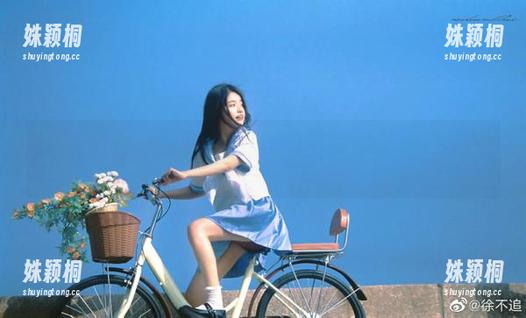 Feilin嗲囡囡 - 甜美少女施忆佳KITTY的私房美图，泳衣呈现出无限风情，尽情享受夏日阳光。