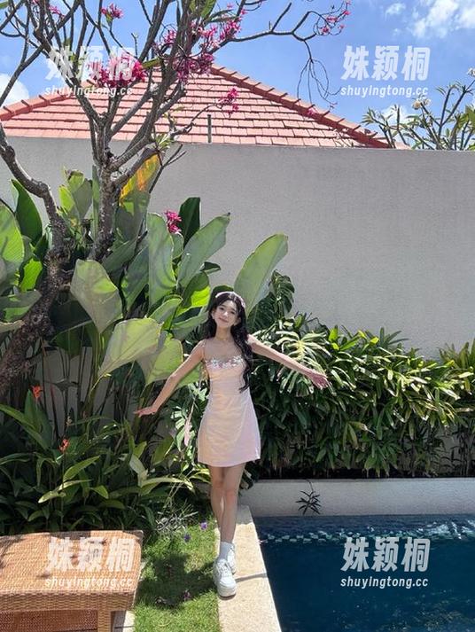 Feilin嗲囡囡-欣欣Rubybaby Feilin嗲囡囡 - 欣欣Rubybaby泳装写真集:网盘链接带你感受她的夏日魅力与风情!