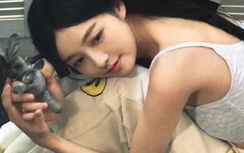 Feilin嗲囡囡 – 免费下载江念鱼的白衬衫写真，陪你逆袭时尚界的淘气少女！
