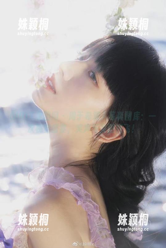 GIRLT果团网-周于希 GIRLT果团网 - 周于希双人写真图库:一次视觉盛宴,笑声与美图齐飞!