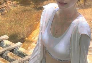 GIRLT果团网 – 免费体验爱丽莎LISA双马尾的写真魅力，高清图片打造你的美丽时刻