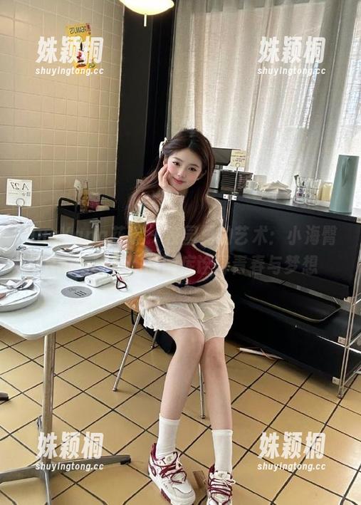 HuaYang花漾-小海臀Rena HuaYang花漾 - 校园里的艺术:小海臀Rena写真作品图库诠释青春与梦想