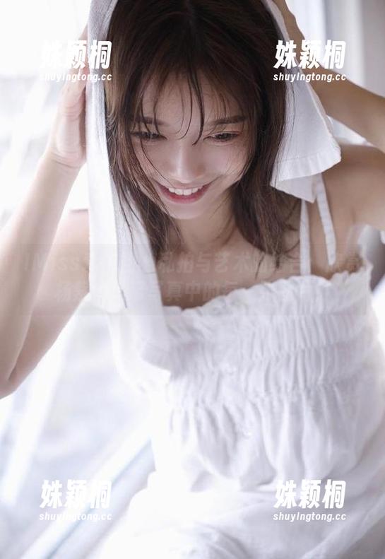 IMiss爱蜜社 - 私拍与艺术的结合：欣赏杨紫嫣吊带写真中的每一张图片！