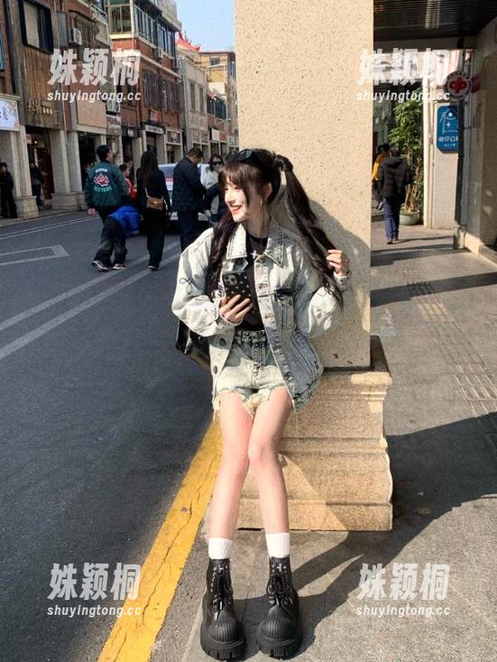 ISHOW爱秀 - 欧娜娜Aurora黑色全集作品：揭示光影下的女性力量与优雅