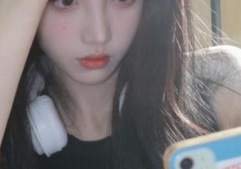 微密圈 – 探索July芝岚的时尚牛仔裤里丝，极致写真与壁纸完美融合的视觉盛宴