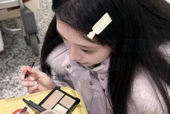 是谁在喵糖映画私房翻滚？原图粉系水手萌妹等你来欣赏！