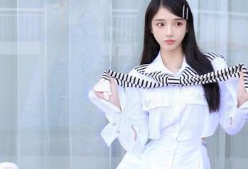 MiiTao蜜桃社 – 欢迎来到陆萱萱Cecilia的泳衣套图世界：可爱与性感并存的夏季写真，快来欣赏！