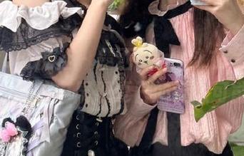 MiiTao蜜桃社 – 露西Lucy泳衣写真分享：图库中展现夏日的无限可能