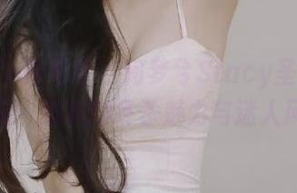 MintYe薄荷叶 – 何梦兮Stacy圣诞写真图册：别样的冬季魅力与迷人风情