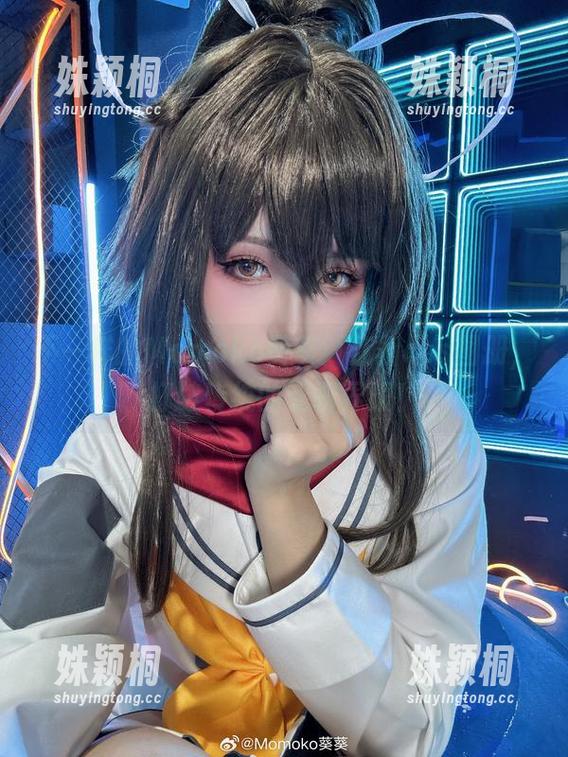 Momoko葵葵 不一样的Momoko葵葵:红裙cos图册,打破传统的无聊界限!