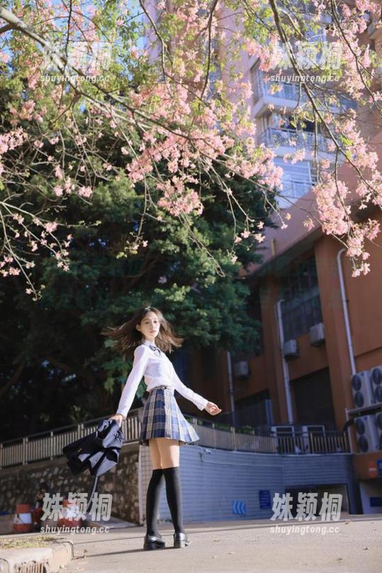 MyGirl美媛馆-小魔女奈奈 MyGirl美媛馆 - 精选写真:小魔女奈奈的裸足魅力,绽放出青春光芒与无尽幻想