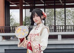 高清感官盛宴：Neko薇薇毛衣写真壁纸，尽显青春气息与魅力