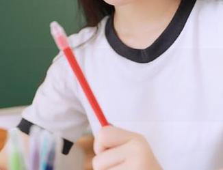 透明的美与心声，PoppaChan的套图分享带来不一样的体验