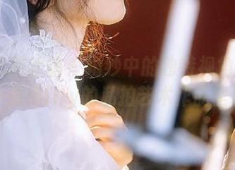 RUISG瑞丝馆 – 婚纱中的独特视角：人间不值得lily的私拍艺术作品呈现