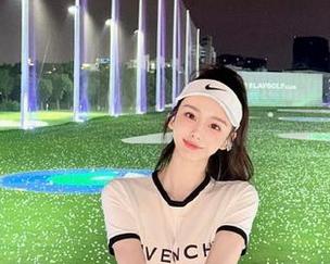 SIEE丝意 – 颖儿的白色花园：高清图片捕捉她与自然的完美融合