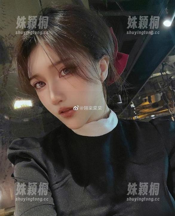 Sakiiii翎柒 Sakiiii翎柒最新连体衣作品强势更新,带你领略摄影艺术的无限可能!