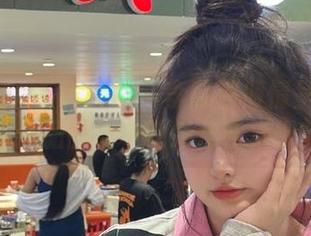 TouTiao头条女神 – 李丽莎倾情呈现：美脚作品图集中的绝佳艺术细节