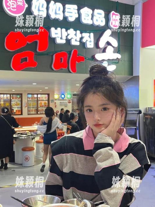 TouTiao头条女神 - 李丽莎倾情呈现：美脚作品图集中的绝佳艺术细节