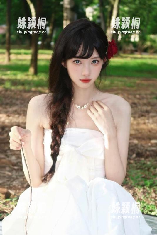 TouTiao头条女神-李丽莎 TouTiao头条女神 - 李丽莎吊带写真中的原图分享,感受青春与活力