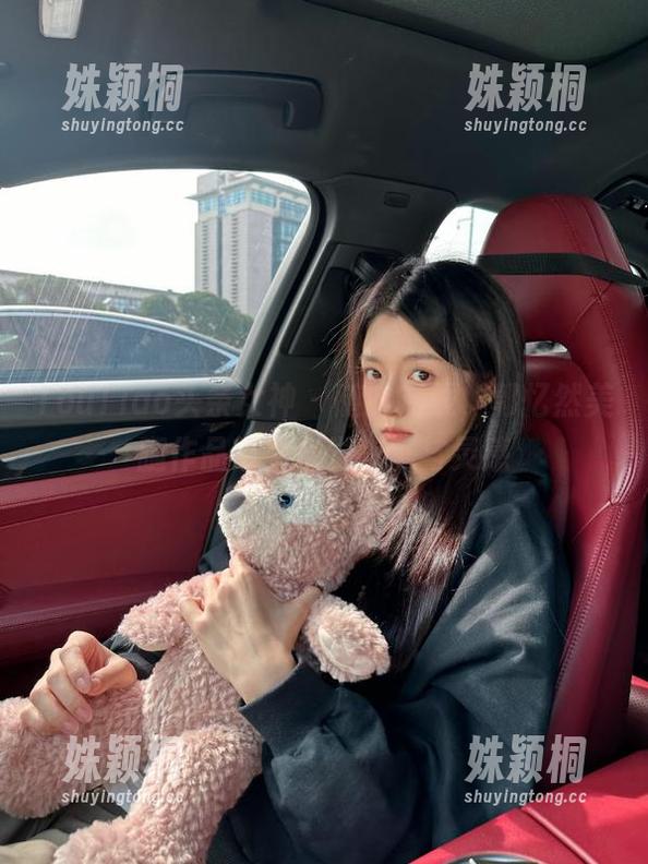 TouTiao头条女神-郭忆然 TouTiao头条女神 - 随时在线,郭忆然美腿作品带来视觉盛宴与灵感