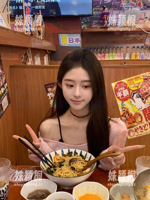 UGirls尤果网-周心情 UGirls尤果网 - 细腻展现“周心情”的连衣裙魅力,邀请你观看精美写真图片!