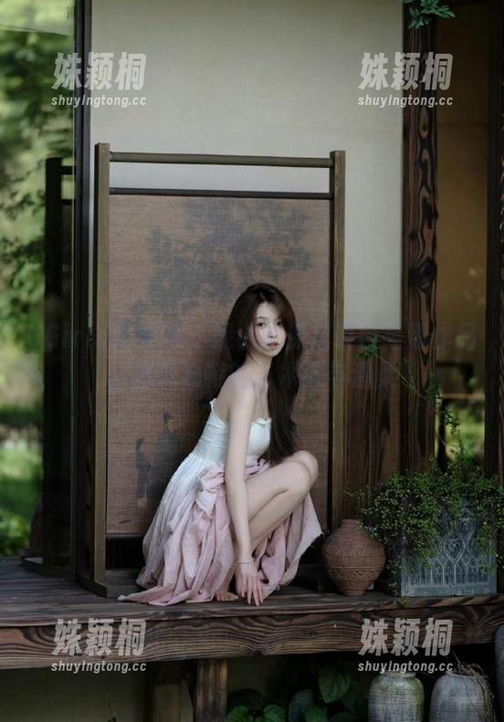 UGirls尤果网-妮小妖 UGirls尤果网 - 妮小妖裸足项目高清作品,展现独特的艺术感与温柔