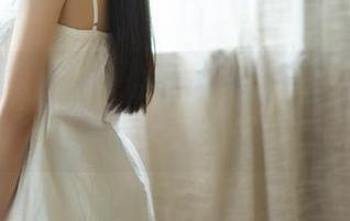 UGirls尤果网 – 黑色风潮来袭，张多多的写真原图展现出不一样的俏皮与率性！
