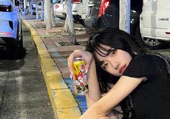 UGirls尤果网 – 精致生活新选择，李唯一网袜写真美图更新集结！
