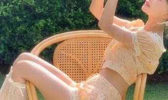 UGirls尤果网 – 精美校园摄影：观看李梓然的写真原图，探索她的青春故事