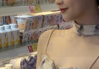 UGirls尤果网 – 校服写真中的李颜儿在线呈现，尽情享受校园梦幻与青春的完美合集