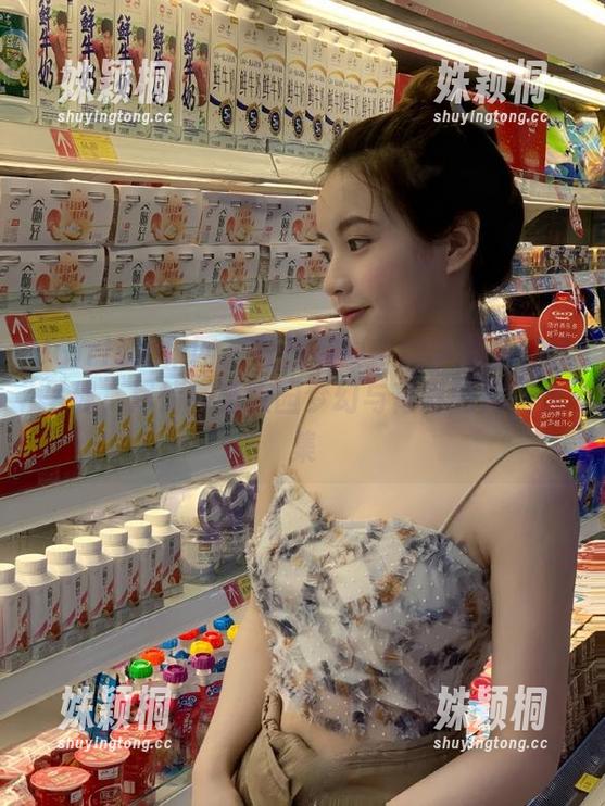 UGirls尤果网-李颜儿 UGirls尤果网 - 校服写真中的李颜儿在线呈现,尽情享受校园梦幻与青春的完美合集