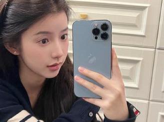 UGirls尤果网 – 绝美私拍秀不足的灰丝风情，欣杨Kitty独特的套图让你心动不已！