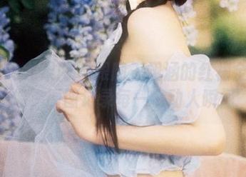 UGirls尤果网 – 跟随王翊涵的红裙全套影像，原图记录每一个动人瞬间