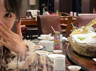 UGirls尤果网 – 空姐谭晓彤独家写真套图免费上线，让你领略空中仙子的优雅！