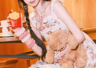 别犹豫，Vinnegal巴尔的摩终点线旗手（碧蓝航线）全套写真在这里等你下载！