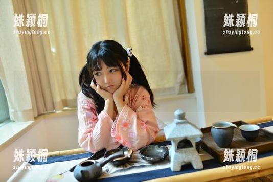 XIAOYU语画界-徐莉芝 XIAOYU语画界 - 免费分享!徐莉芝在办公室的优雅姿态,图集展示你的美好职场心情!