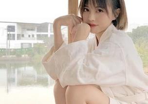 Xiuren秀人网 – 追踪Yomi悠蜜最新作品，欣赏可爱俏皮草莓内衣图片，感受青春的气息！