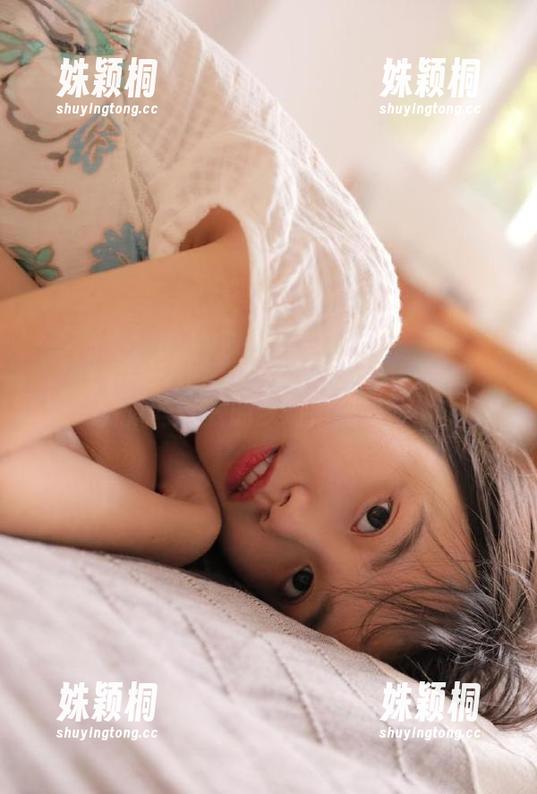 Xiuren秀人网 - 精选美图揭秘：你的兔妹妹与毛衣的梦幻搭配瞬间！