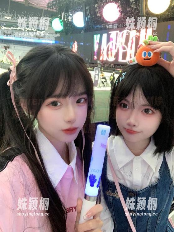 Xiuren秀人网 - 优雅黑色连衣裙：刘婷婷写真合集，免费下载精彩折射她的迷人气质