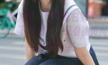Xiuren秀人网 – 网罗吃白菜的vi菜菜的瑜伽风采，下载图包，观看她如何将平静与力量融合！