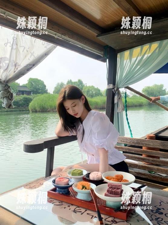 Xiuren秀人网 - 活泼可爱的宋KiKi写真图包，给生活增添一抹绚丽的色彩与欢乐！