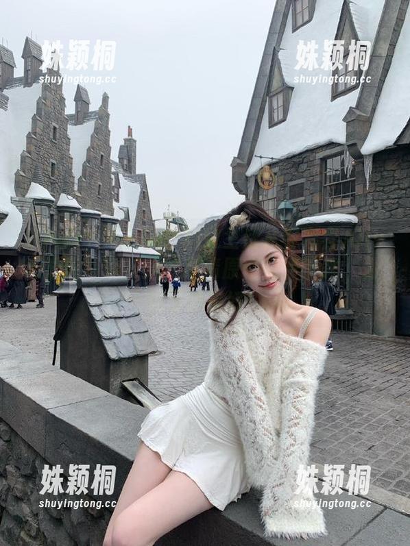 Xiuren秀人网-容容容Alice Xiuren秀人网 - 精致生活从容容容Alice泳池写真开始,高清原图免费下载,为你呈现美好!