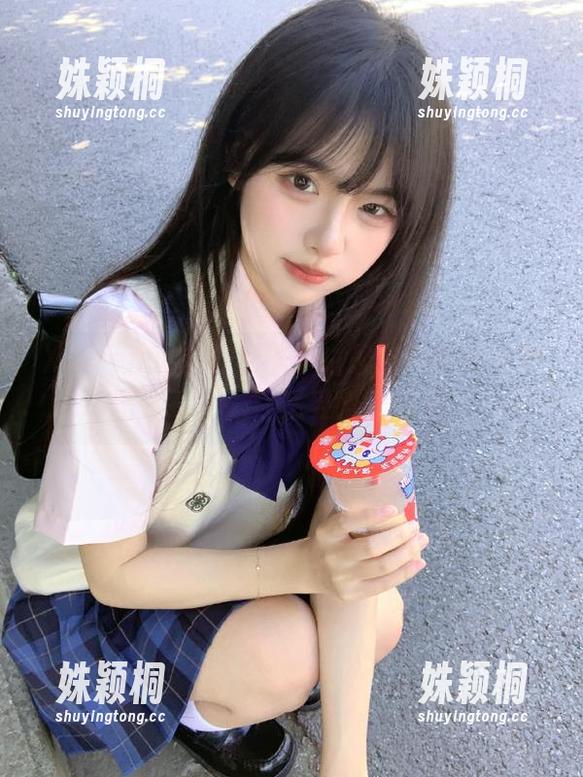 Xiuren秀人网 - 小小白思宜新出女友套图下载，一起感受爱的温馨！