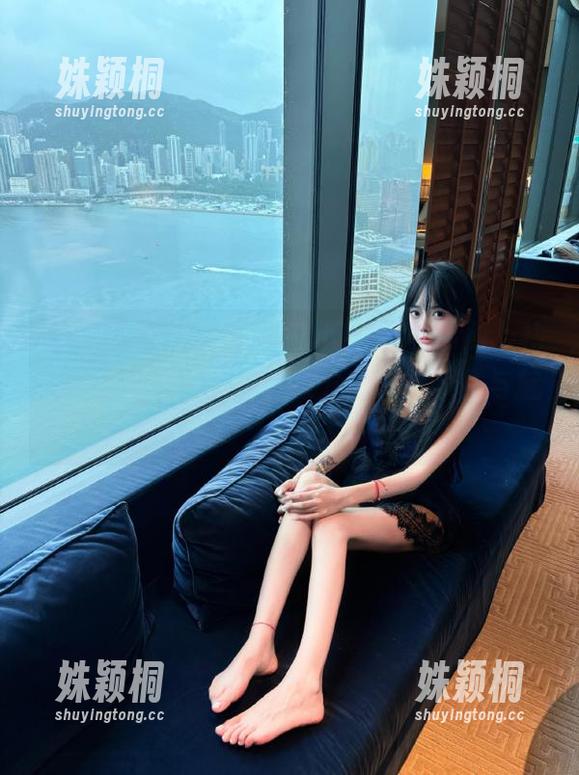Xiuren秀人网 - 感受小茉莉jasmine礼服的绚丽风采，写真集分享浓郁个性与魅力