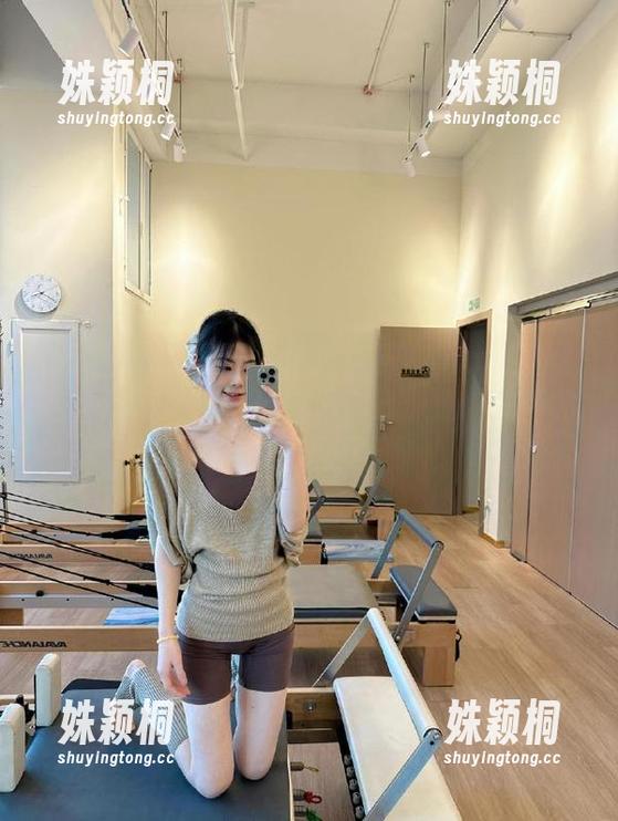 Xiuren秀人网 - 精选杏子Yada校服图包：让每个瞬间都成为你心中难以忘怀的摄影回忆