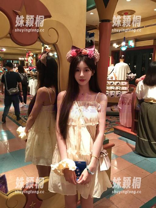 Xiuren秀人网 - 白衬衫下的梦想：梦然同学独家写真图包，尽显优雅青春合集